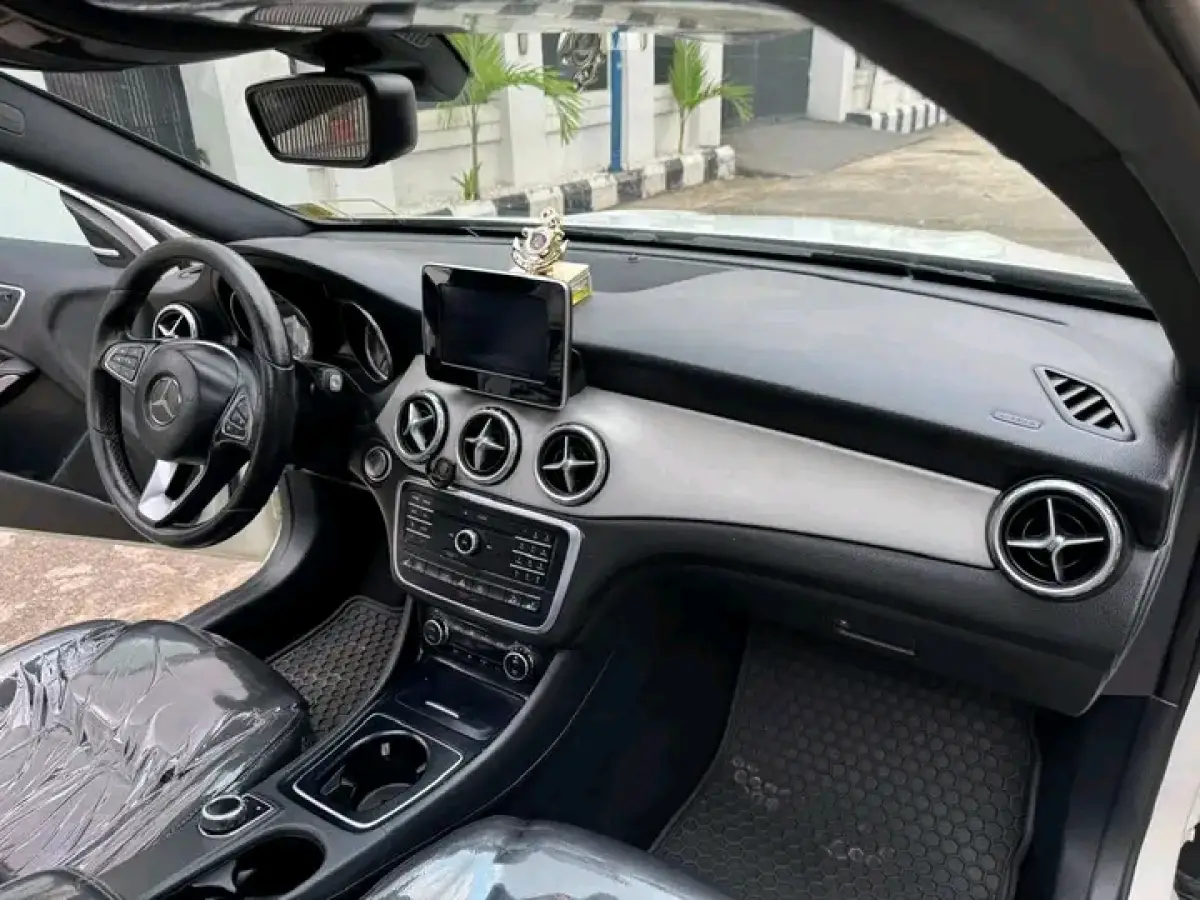 2017 Mercedes Benz GLA 250 - Image 5