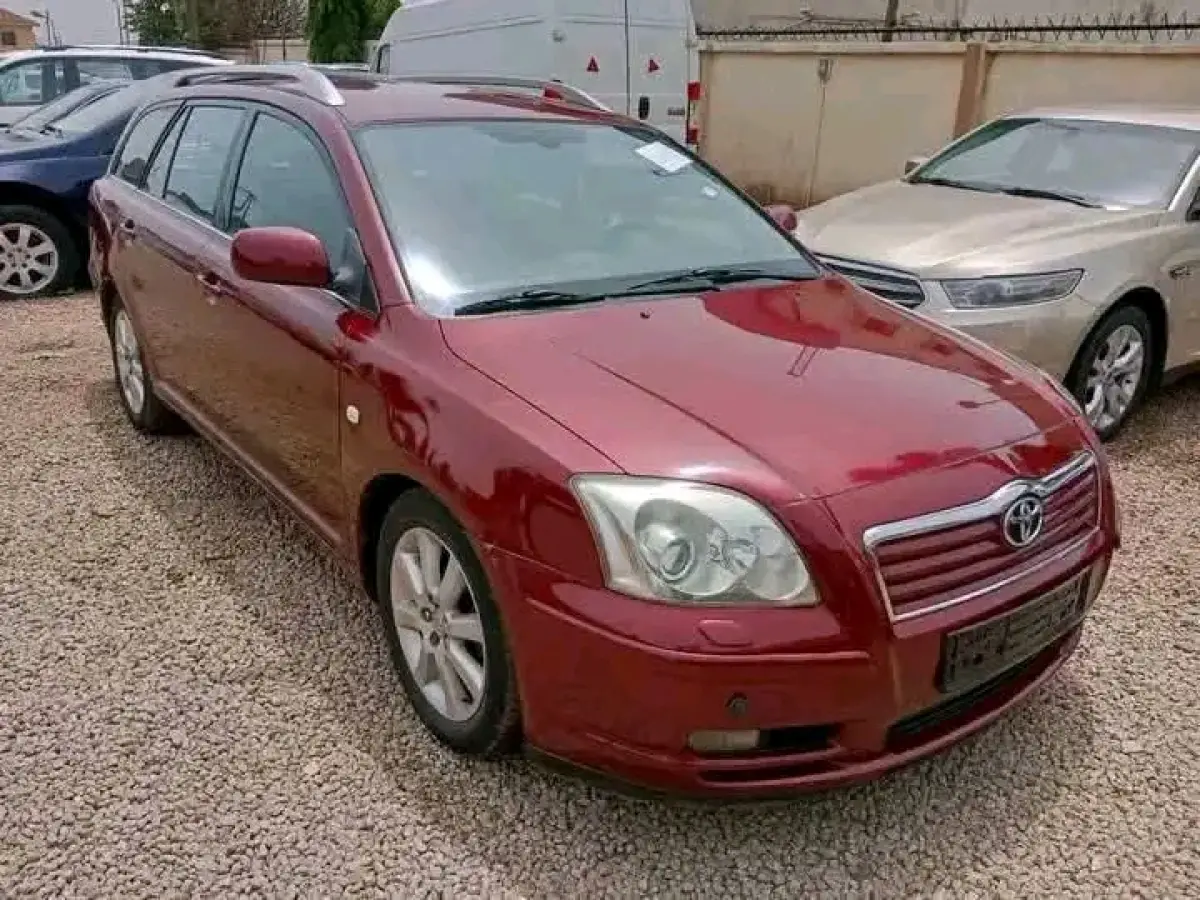 Toyota Avensis - Image 1