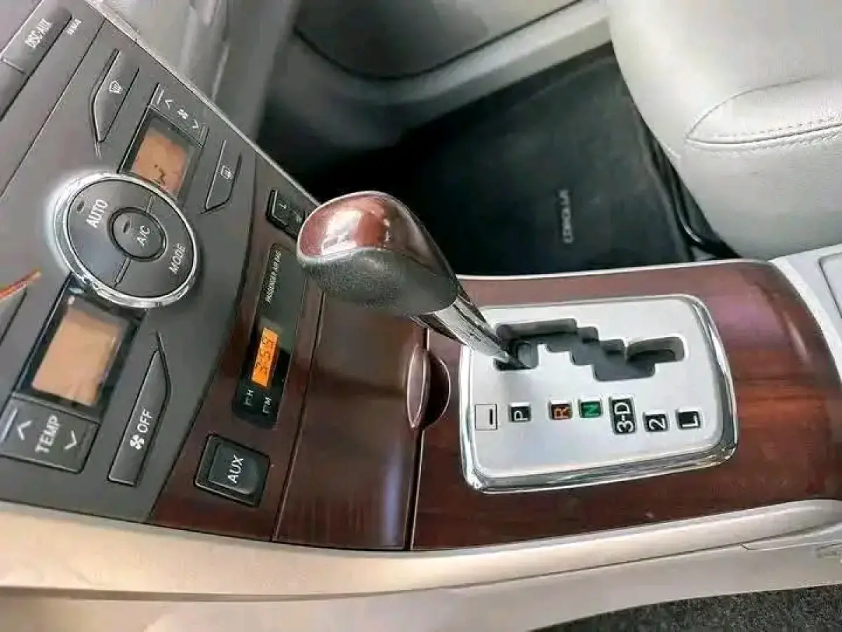 2010 Toyota Corolla - Image 16