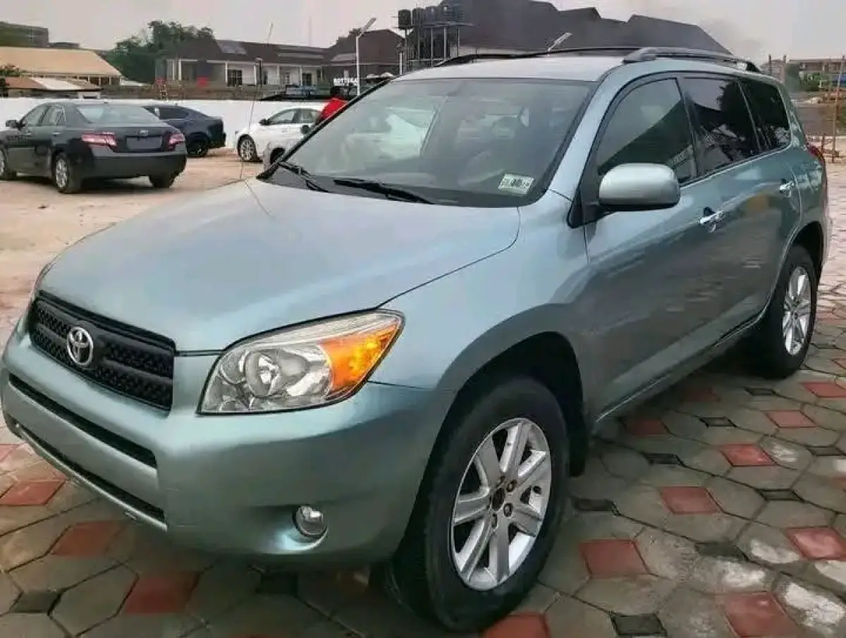 Toyota RAV4 - Image 2