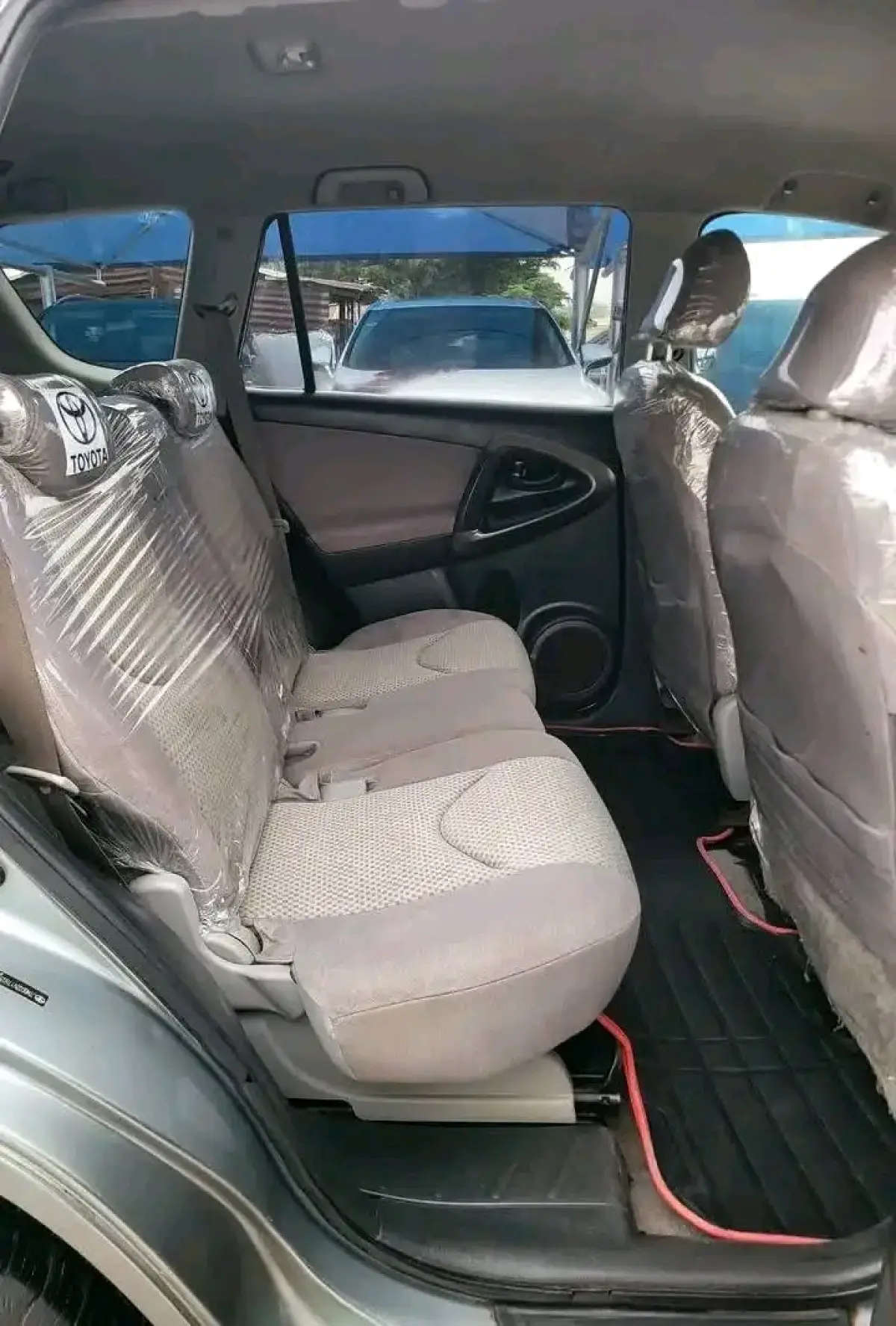 Toyota RAV4 - Image 8