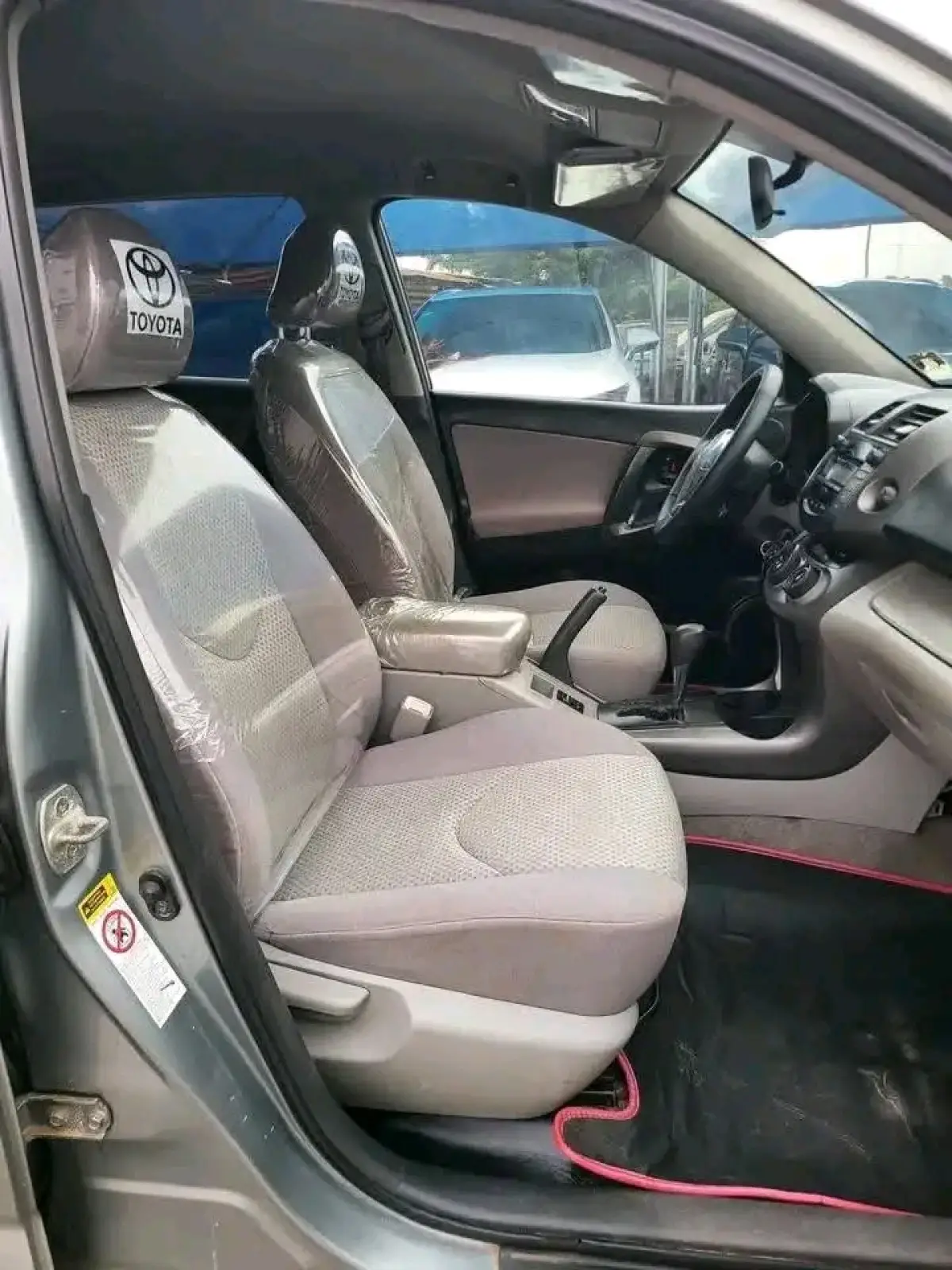 Toyota RAV4 - Image 9