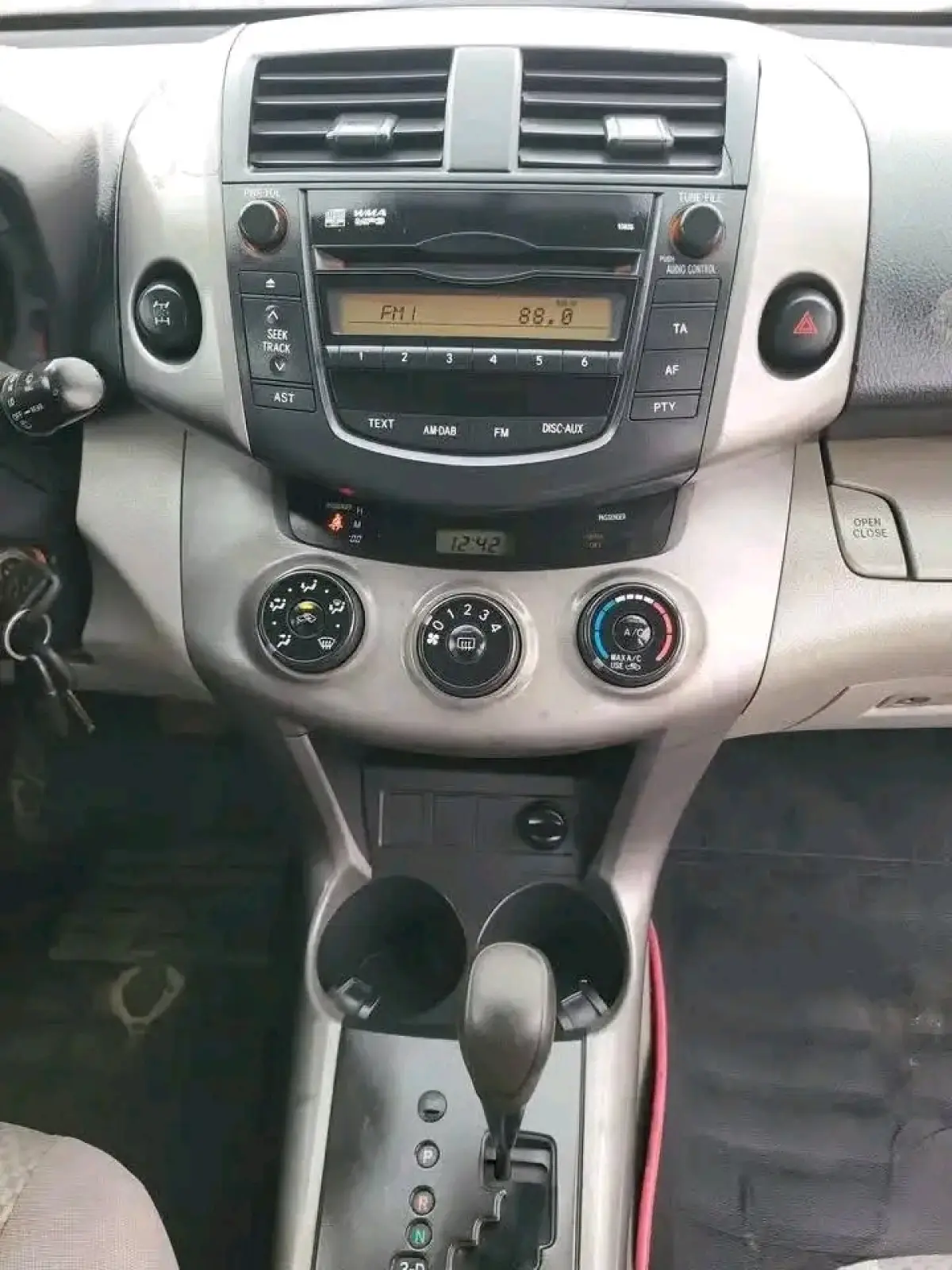 Toyota RAV4 - Image 11