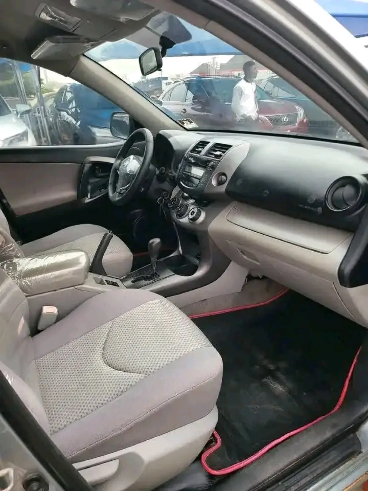 Toyota RAV4 - Image 13