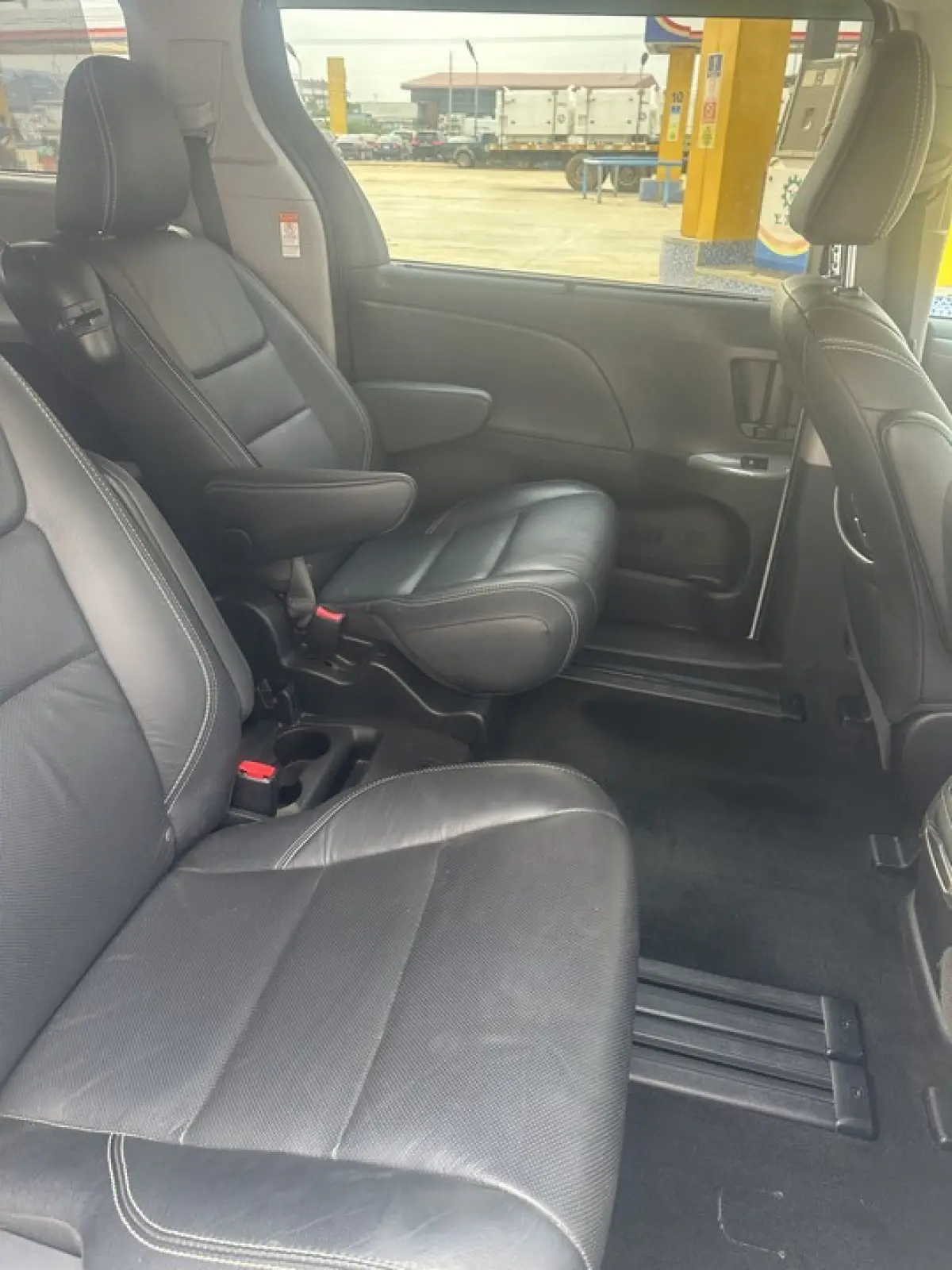 2017 Toyota Sienna - Autos - Image 3