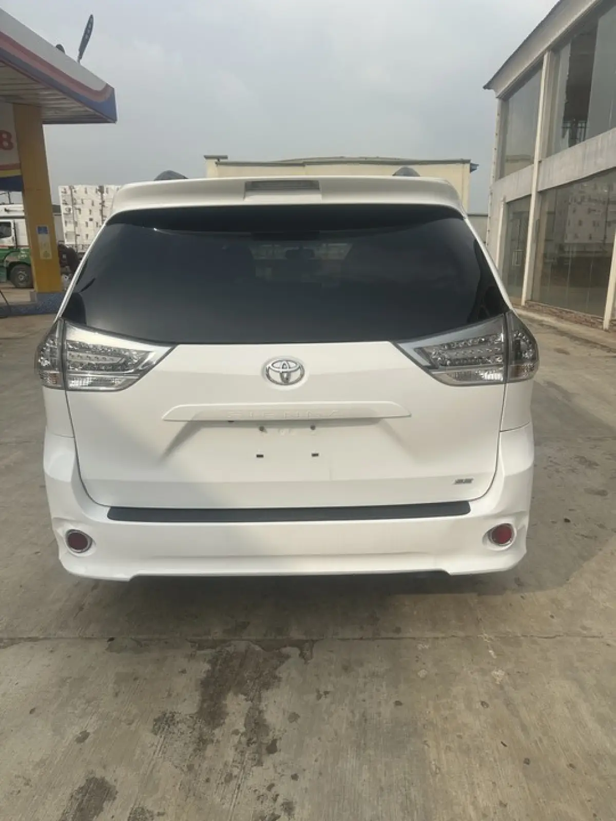 2017 Toyota Sienna - Autos - Image 4