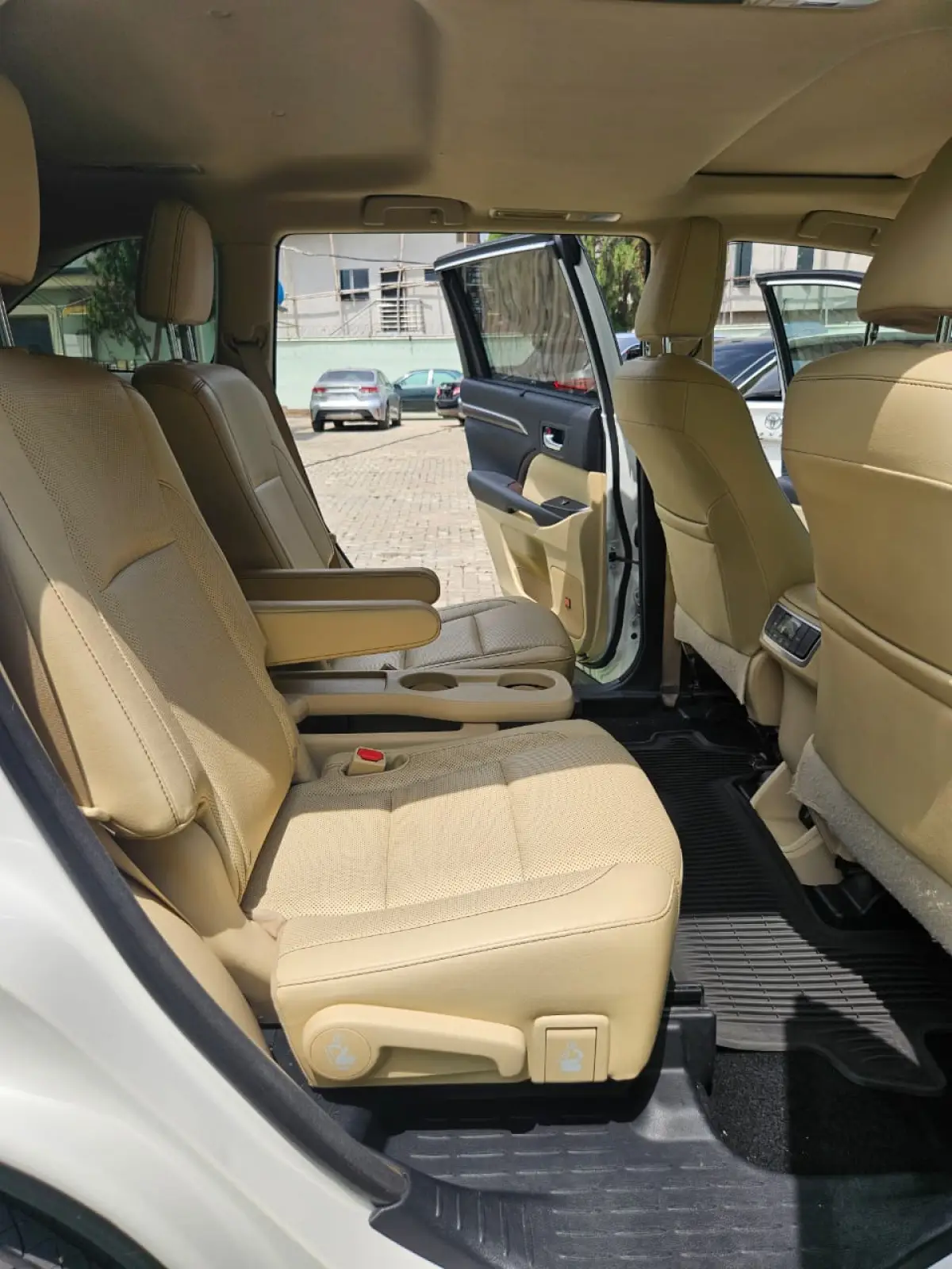 2014 Model Toyota Highlander Limited - Image 3