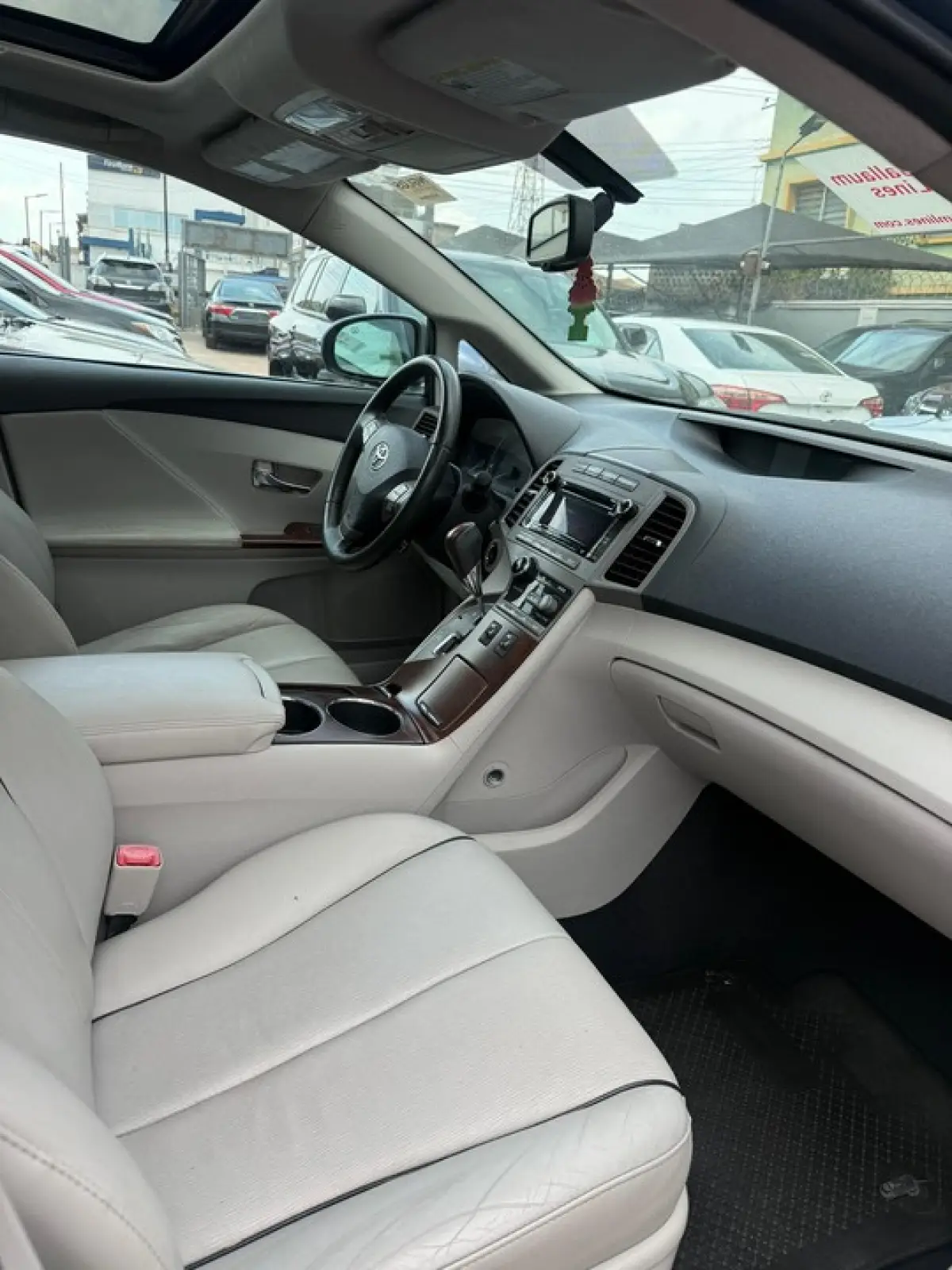 Foreign Used 2010 Toyota Venza - Image 2