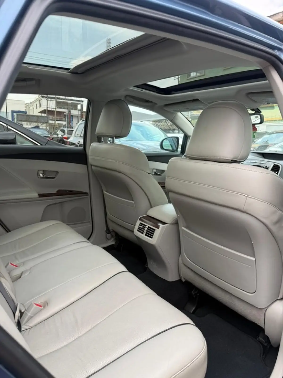 Foreign Used 2010 Toyota Venza - Image 3