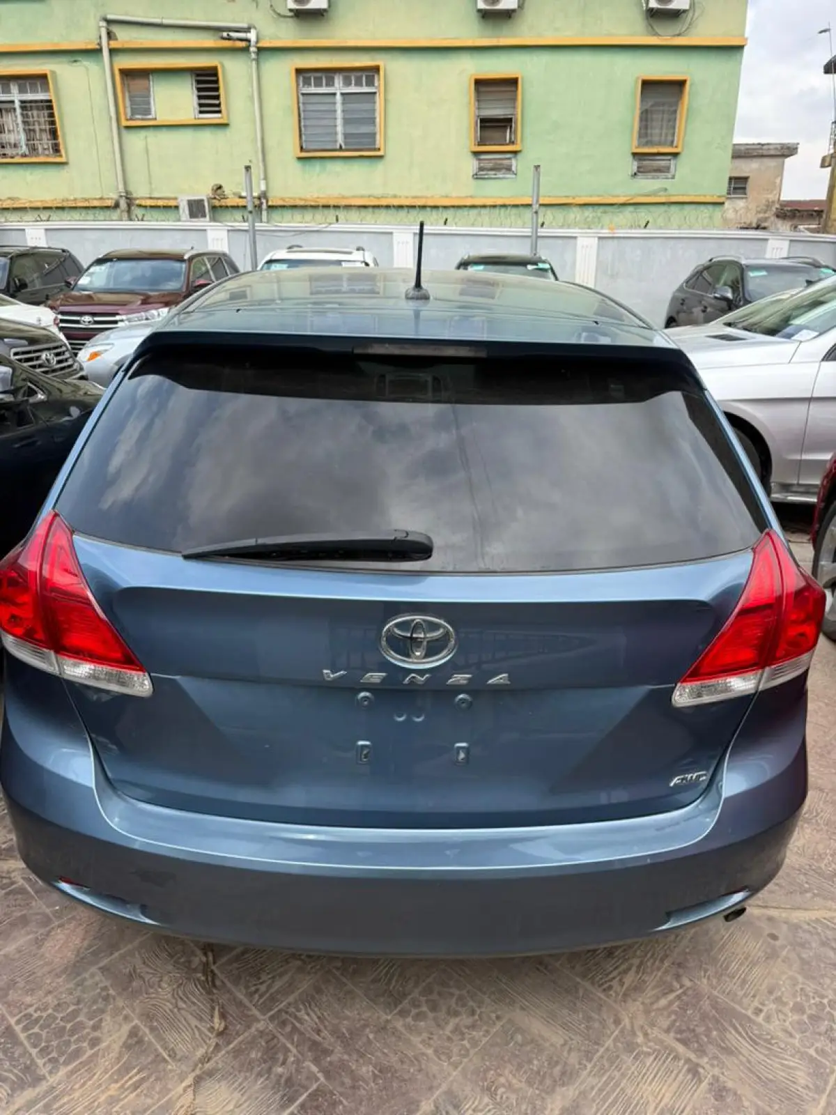 Foreign Used 2010 Toyota Venza - Image 4