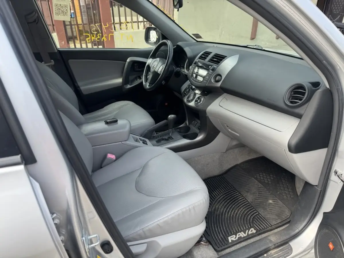 Toyota Rav4 09 Toks Limited - Image 3