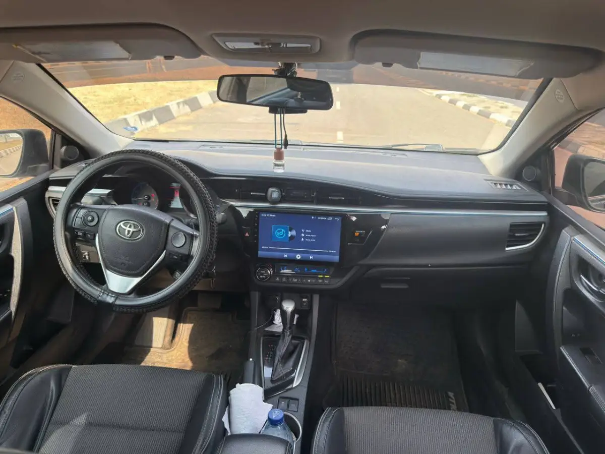 Foreign used Toyota Corolla 2014 full option - Image 4