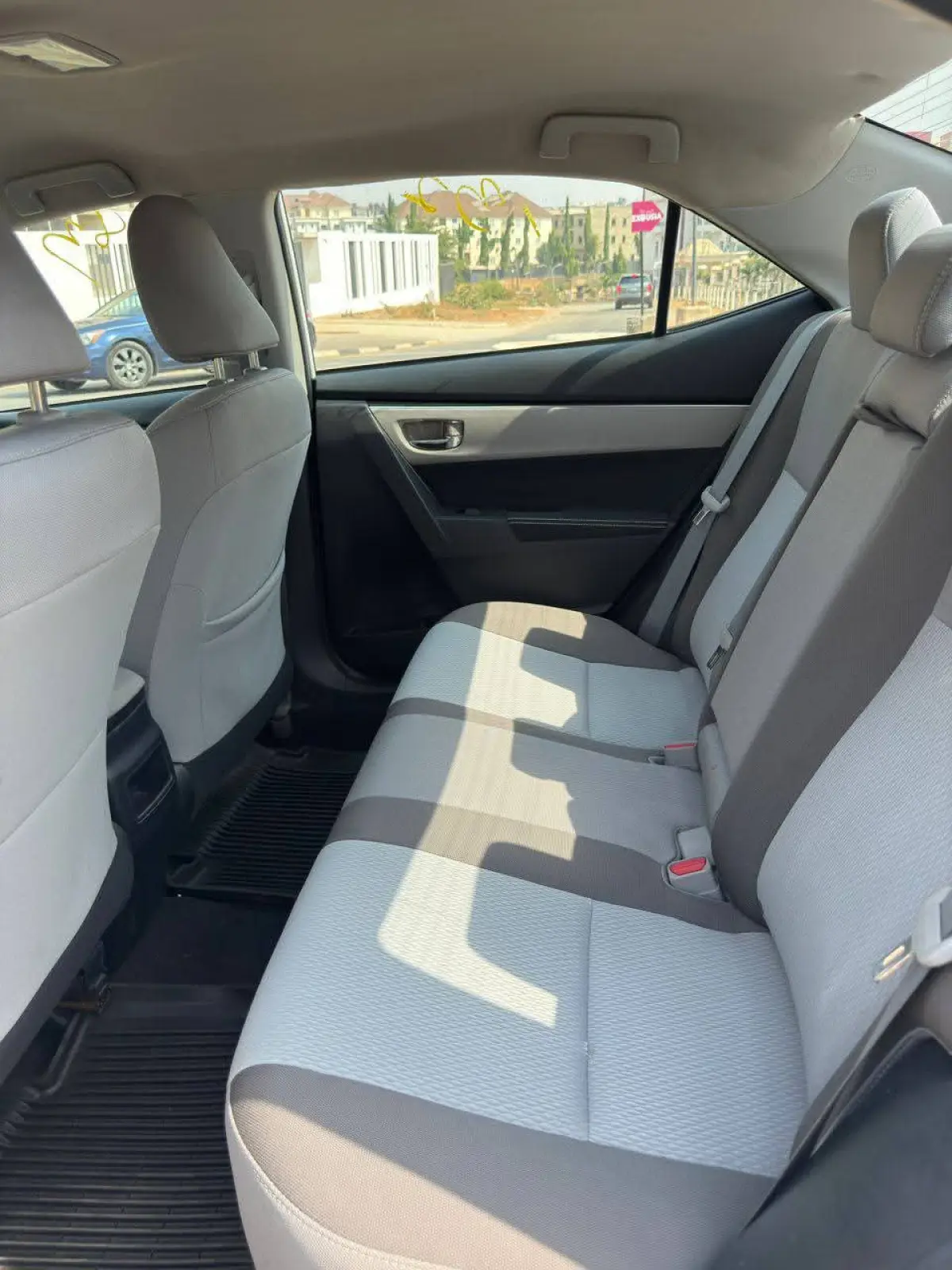 Foreign used Toyota Corolla LE 2017 - Image 2