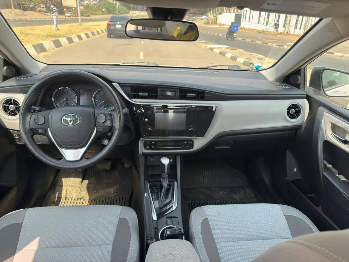 Foreign used Toyota Corolla LE 2017 - Image 4