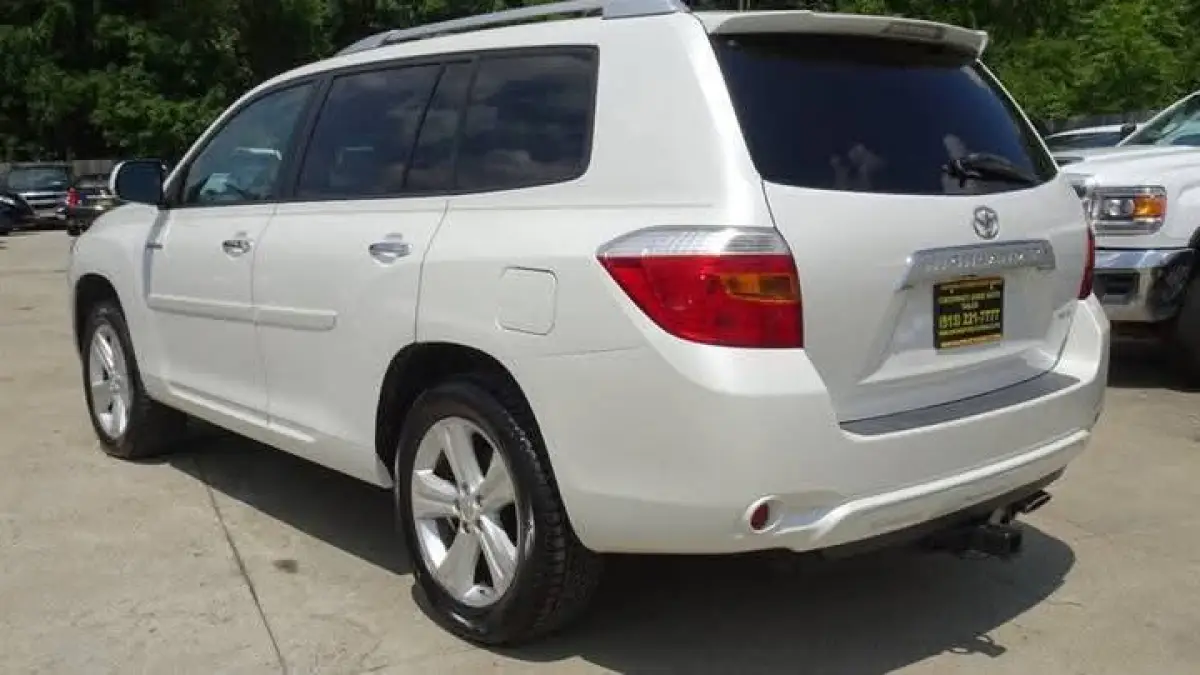 Foreign used Toyota Highlander 2010 - Image 2