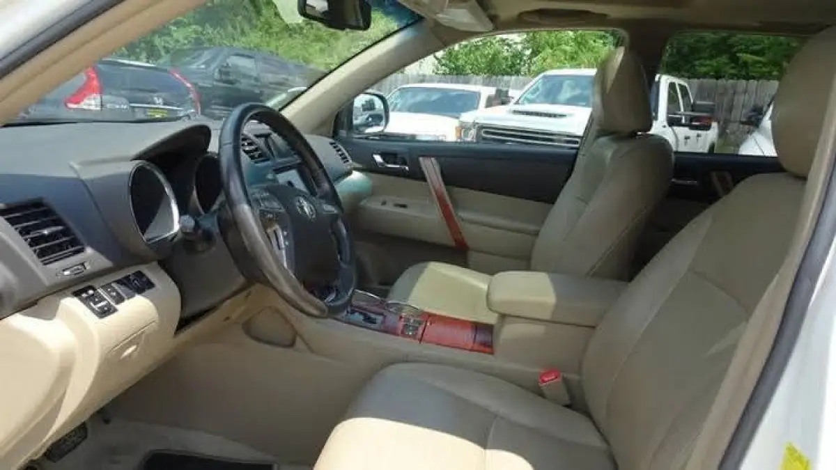 Foreign used Toyota Highlander 2010 - Image 3