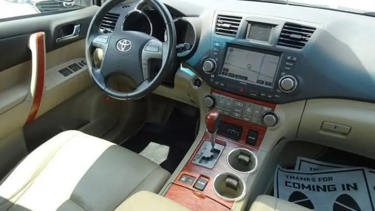 Foreign used Toyota Highlander 2010 - Image 8