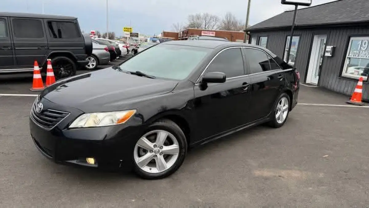 Foreign used 2011 Toyota Camry - Image 4