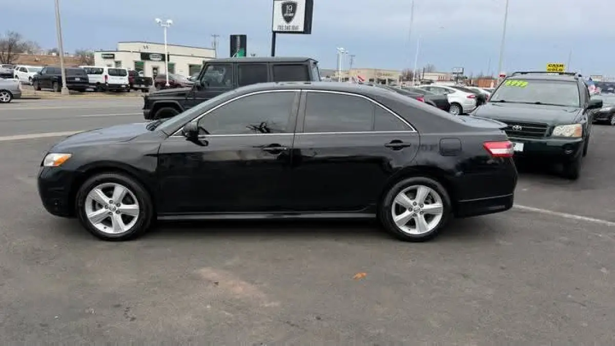 Foreign used 2011 Toyota Camry - Image 5