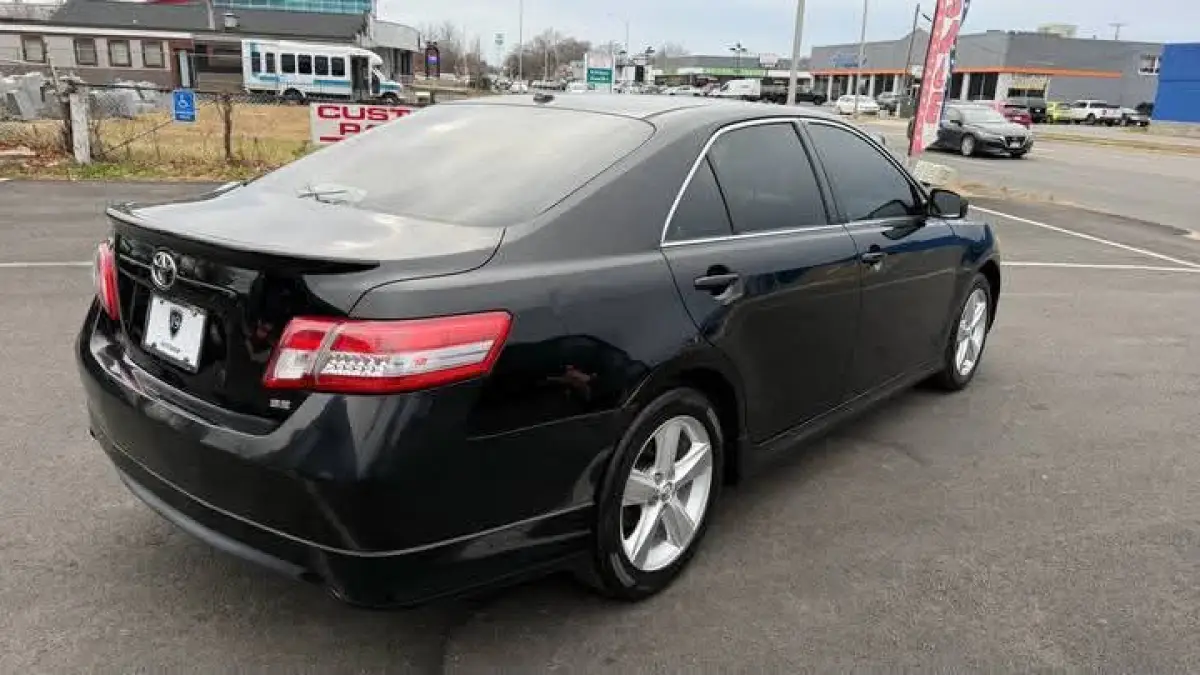 Foreign used 2011 Toyota Camry - Image 7