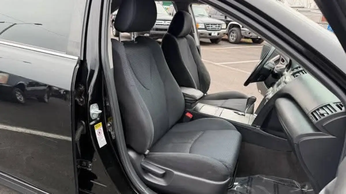 Foreign used 2011 Toyota Camry - Image 8