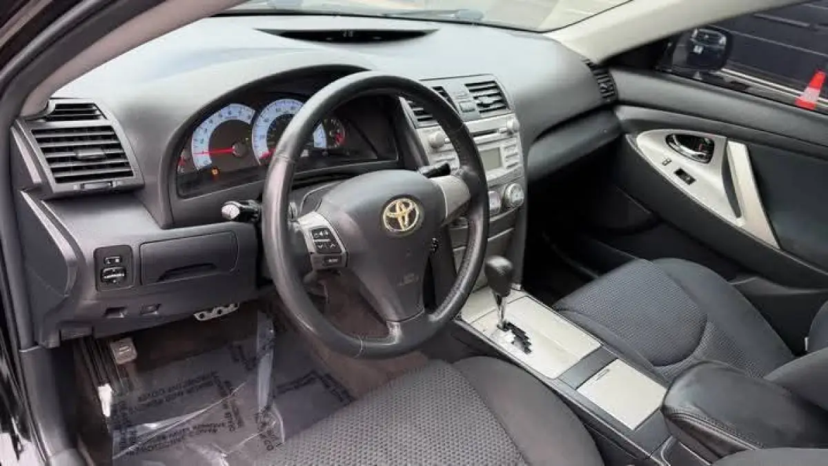 Foreign used 2011 Toyota Camry - Image 10