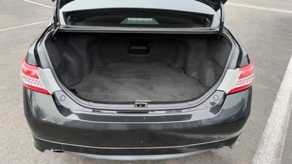 Foreign used 2011 Toyota Camry - Image 11