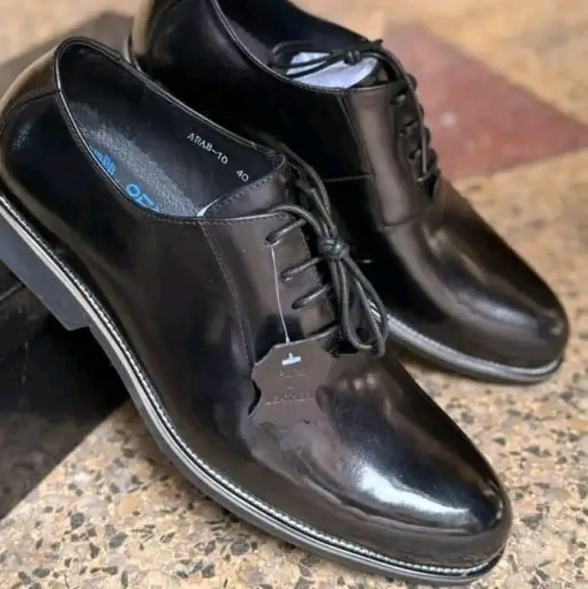 Quality UK Bale of Shoes - Image 8