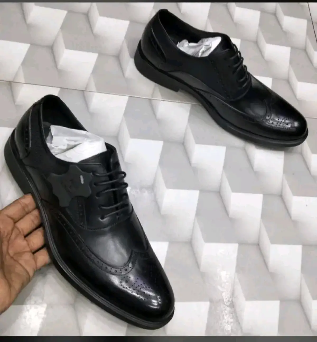 Quality UK Bale of Shoes - Image 9