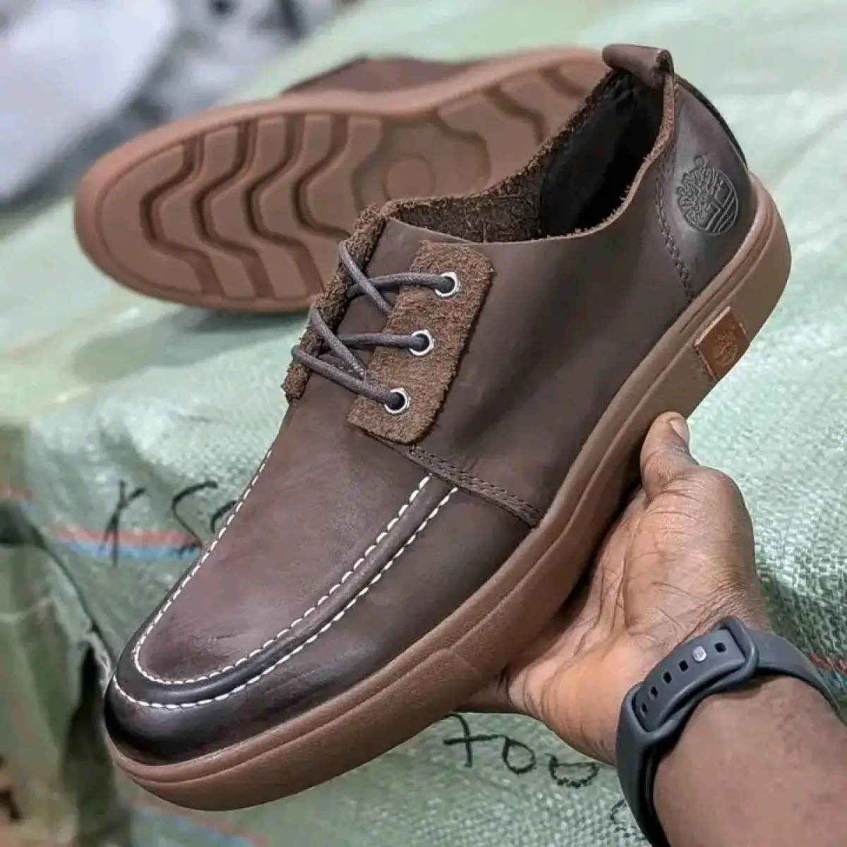 First Class UK Grade AA Bale of Shoes - Image 2