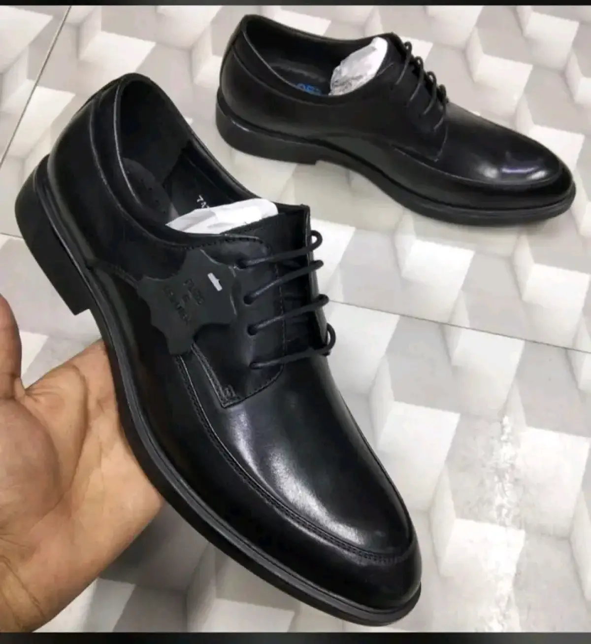 First Class UK Grade AA Bale of Shoes - Image 3