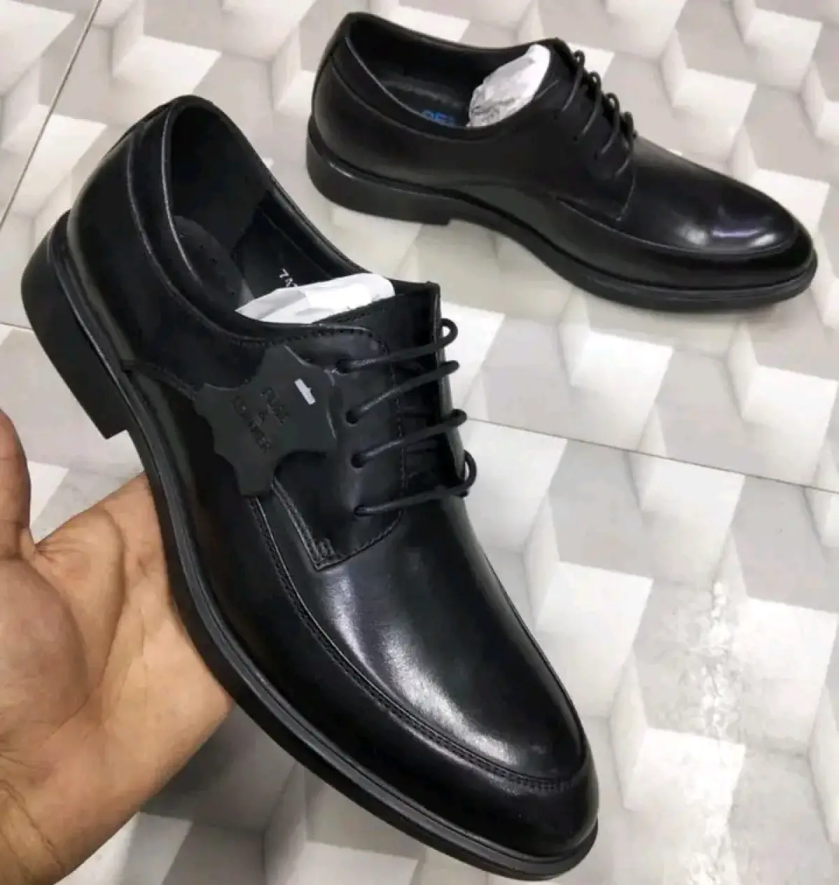 First Class UK Grade AA Bale of Shoes - Image 9