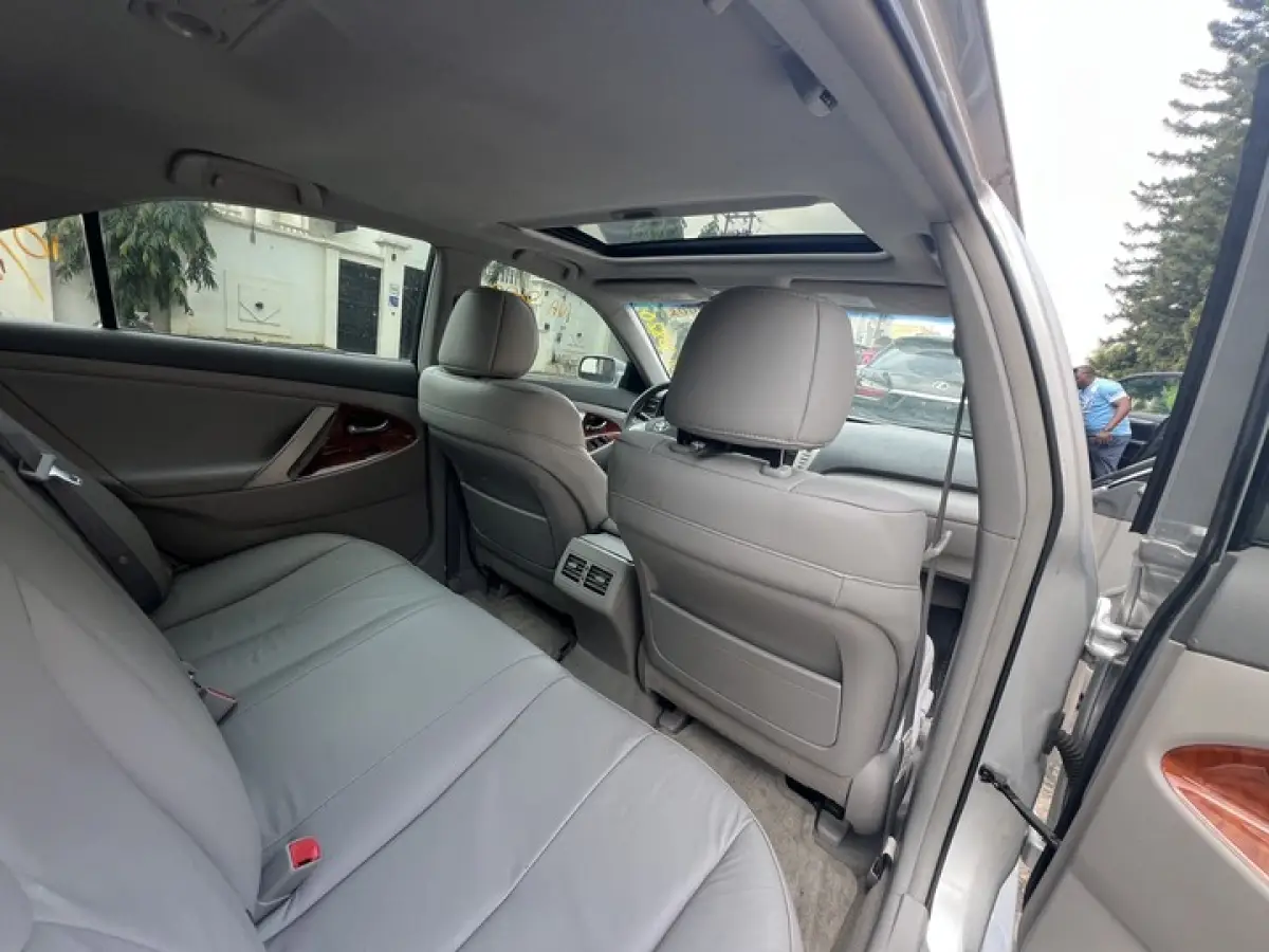 2009 Toyota Camry XLE V6 Thumbstart - Image 2