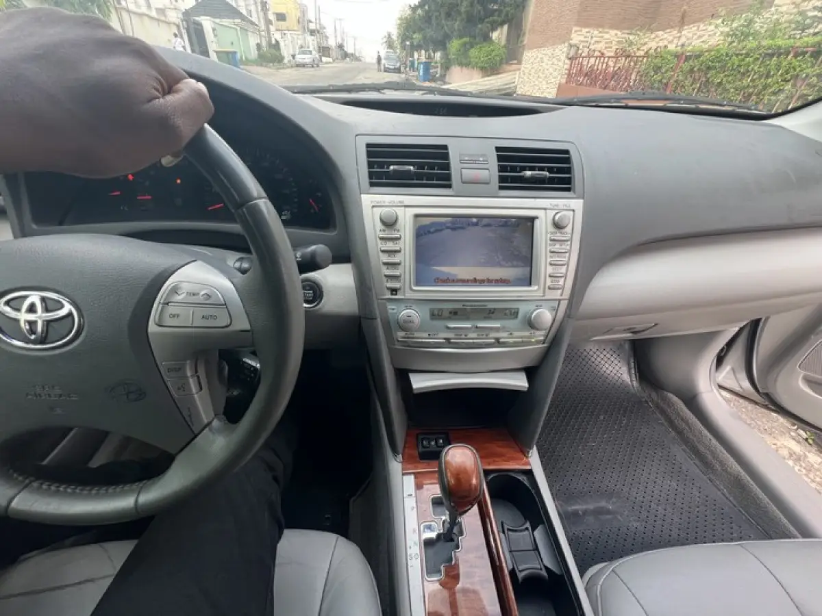 2009 Toyota Camry XLE V6 Thumbstart - Image 3