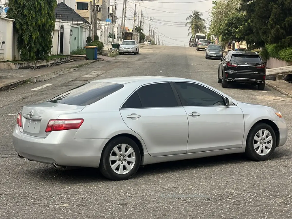 2009 Toyota Camry XLE V6 Thumbstart - Image 4