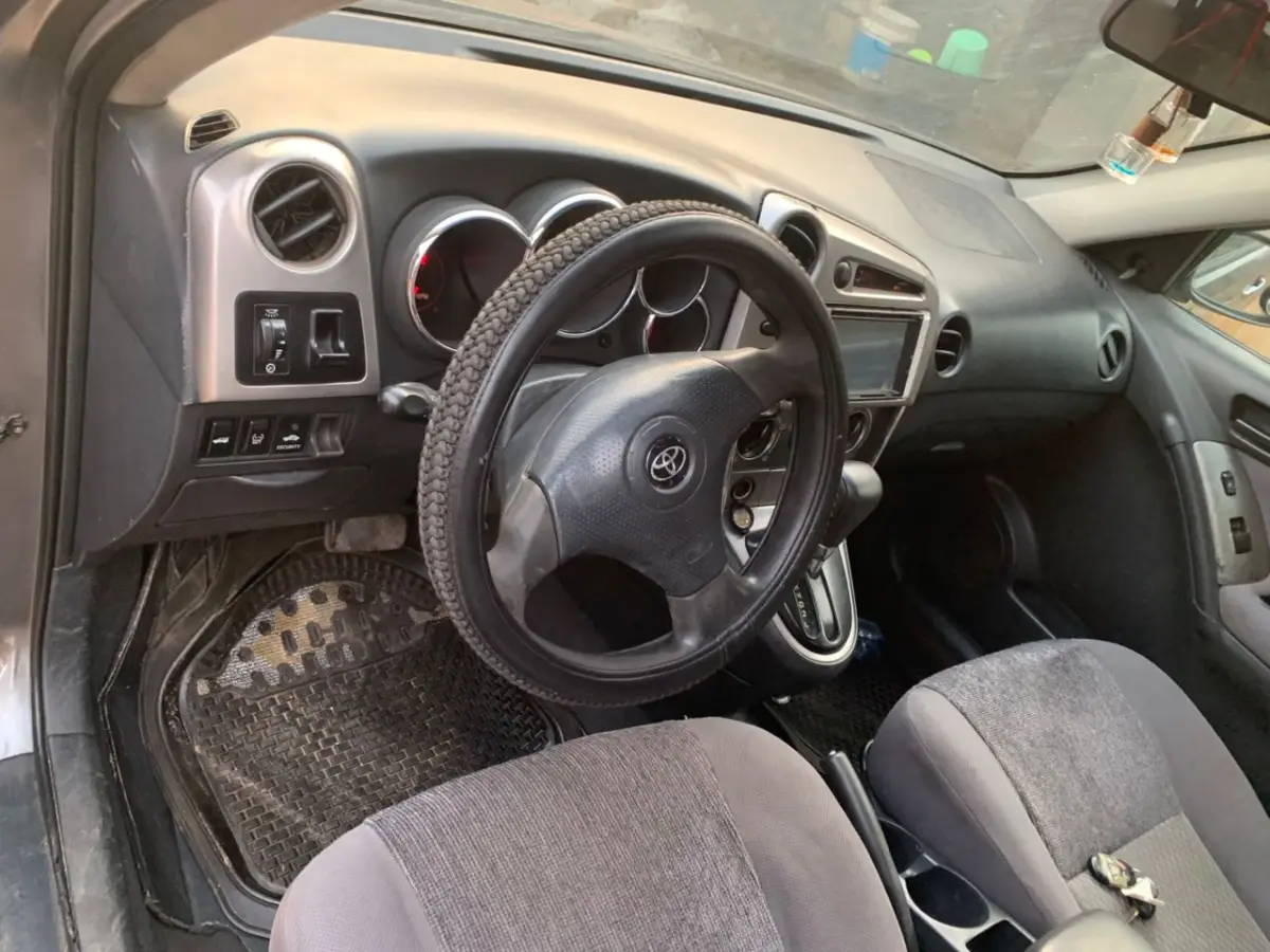 Registered 2005 Toyota Matrix - Excellent - Image 2