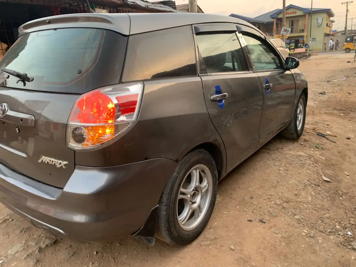 Registered 2005 Toyota Matrix - Excellent - Image 4