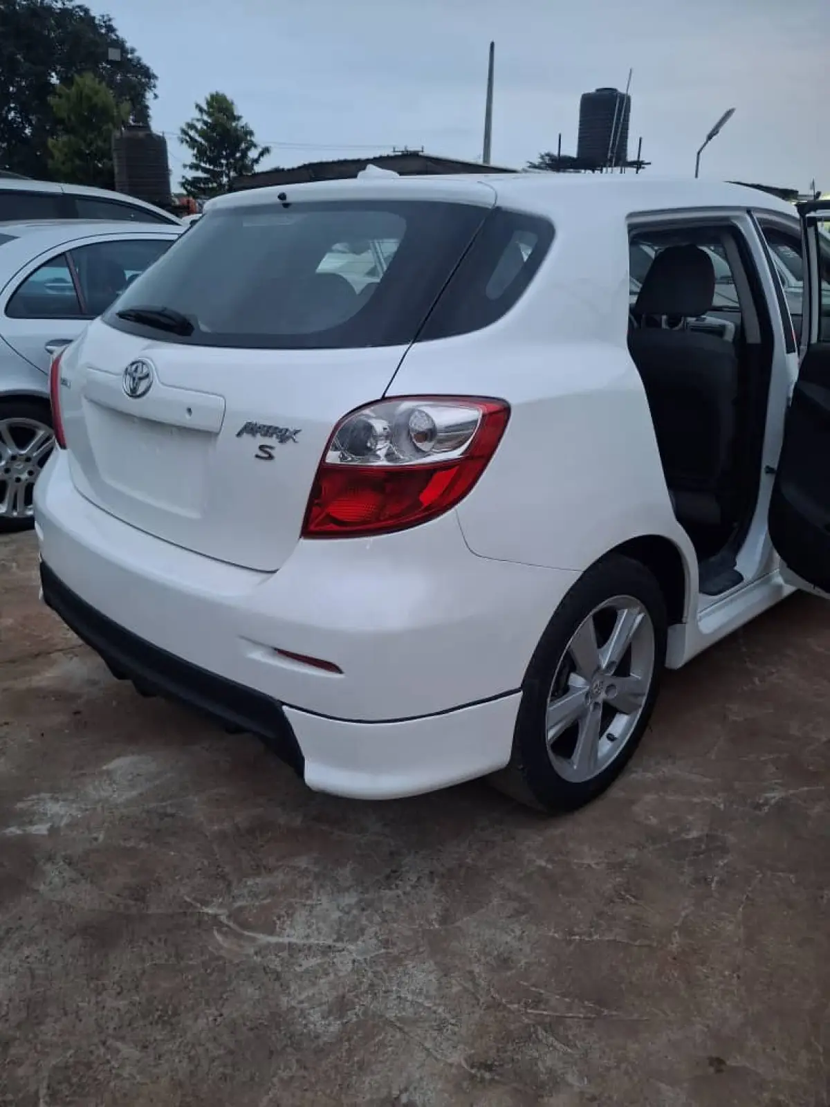 2009 Tokunbo Toyota Matrix for sale - Image 2