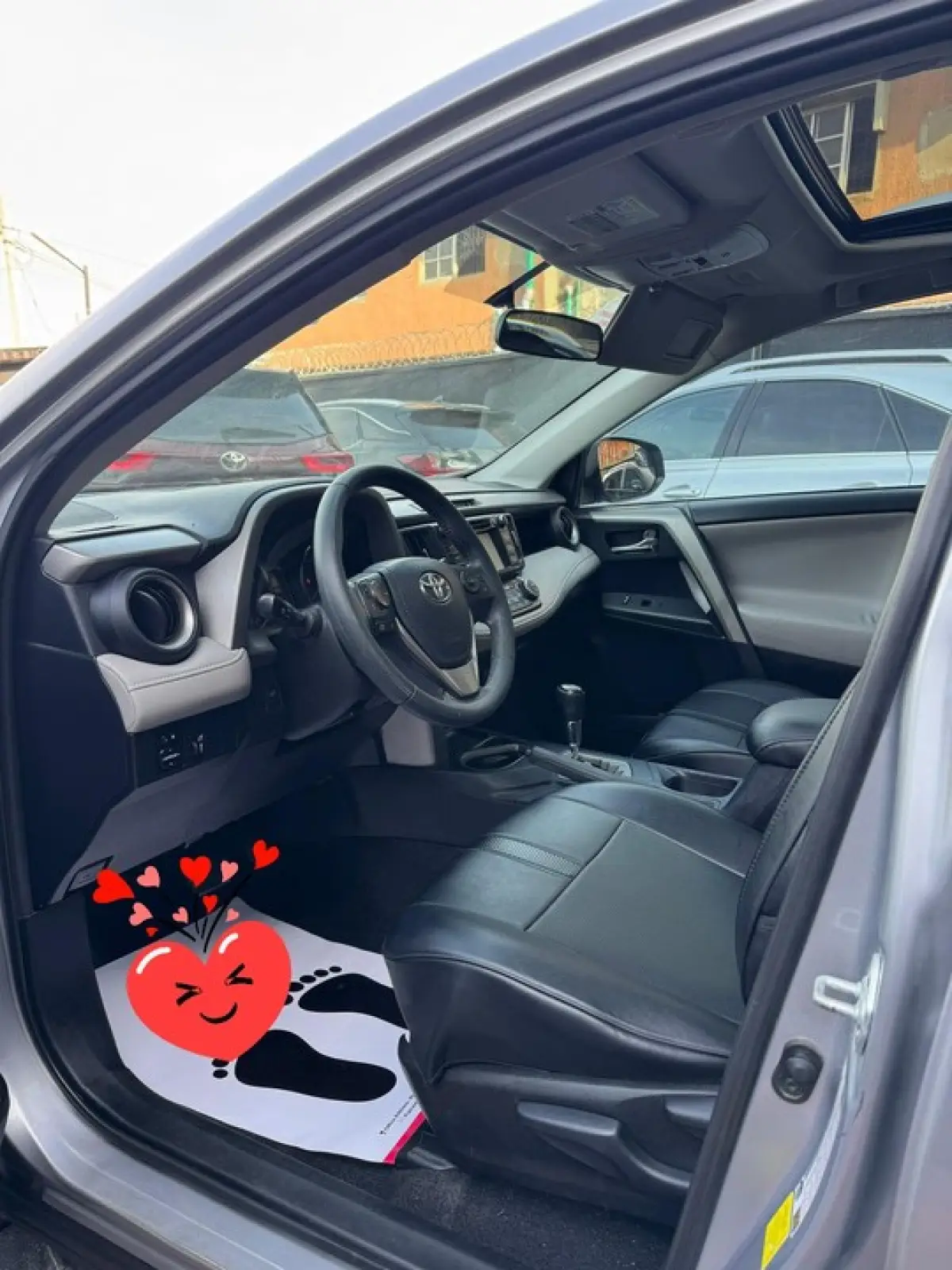 Spotless 2016 Tokunbo Rav4 XLE - Image 2