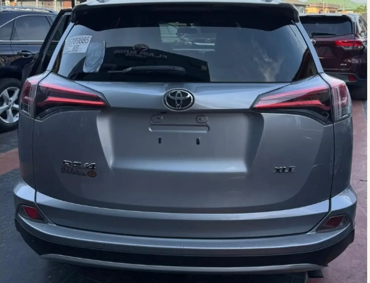 Spotless 2016 Tokunbo Rav4 XLE - Image 4