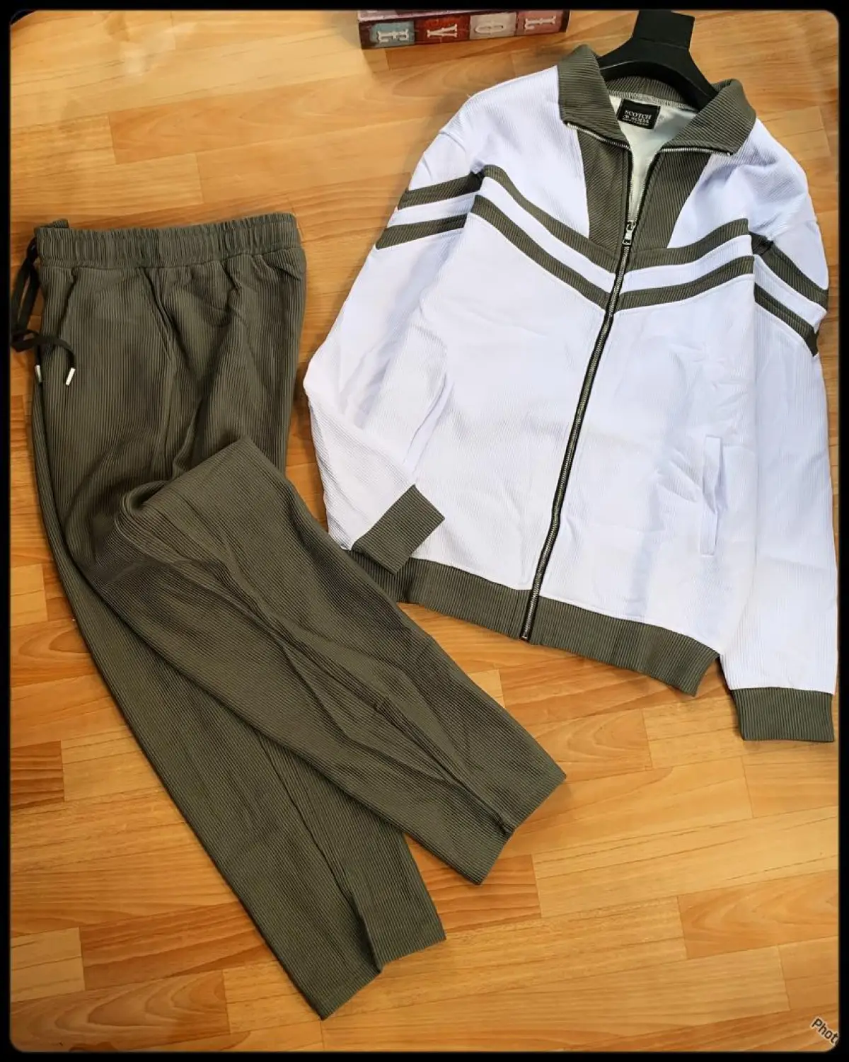 Premium luxury up and down - Image 1