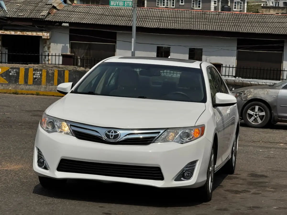 Toggle theme Foreign Used 2013 Toyota Camry - Image 3