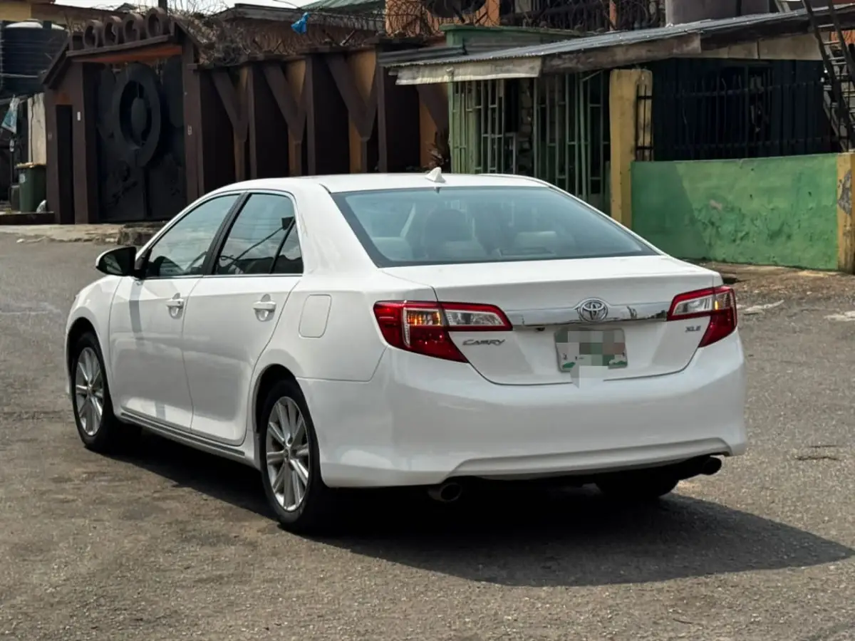 Toggle theme Foreign Used 2013 Toyota Camry - Image 4
