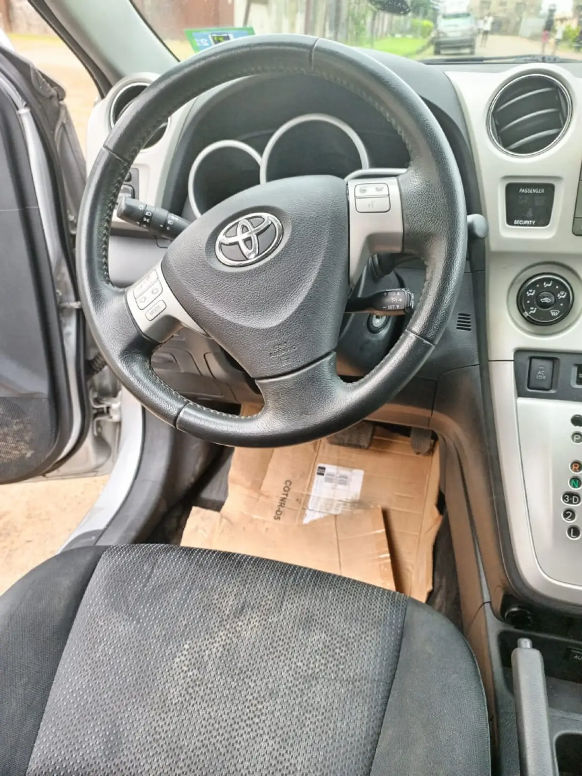 Clean Toyota matrix 2008for sale - Image 10