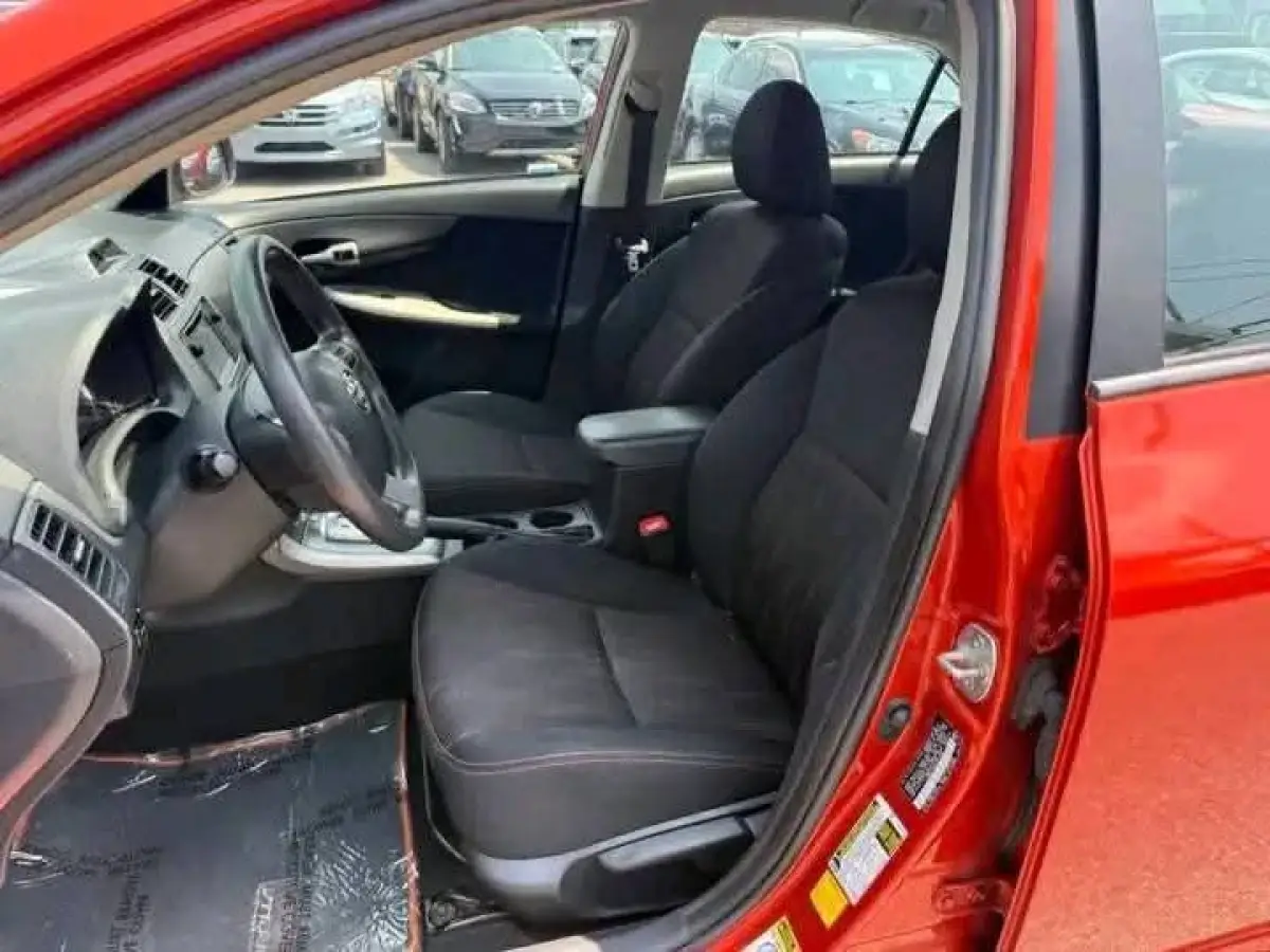 2013 Toyota Corolla sport - Image 3