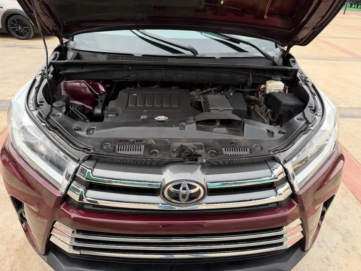 2015 Toyota Highlander - Image 3