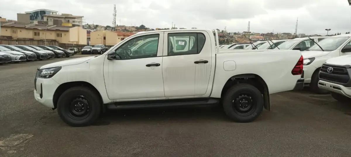 2022 Model Toyota Hilux - Image 3