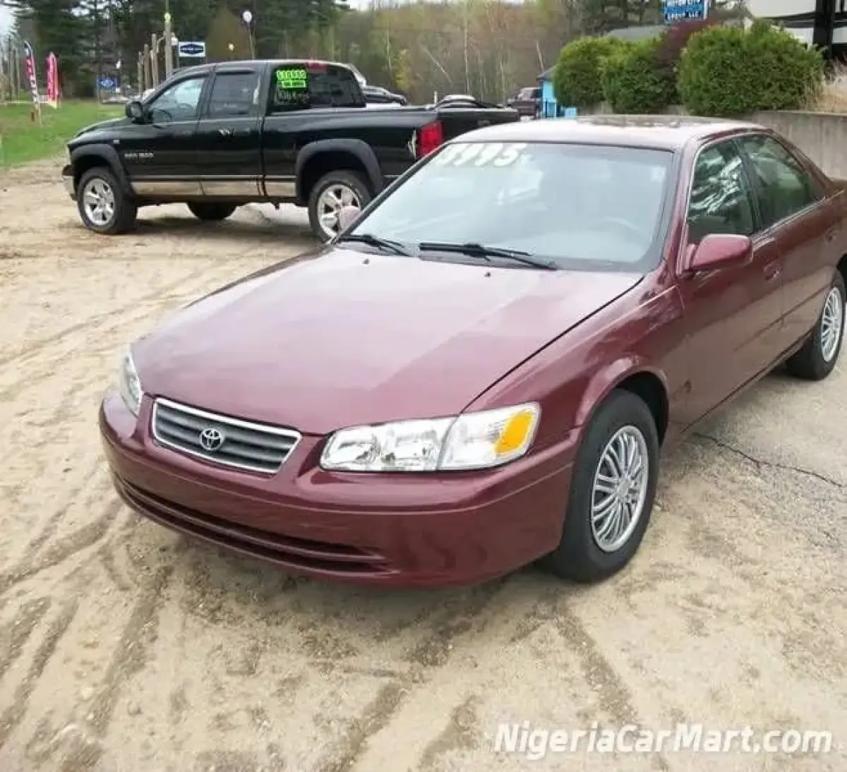 Clean Toyota Camry red color 1999 - Image 2