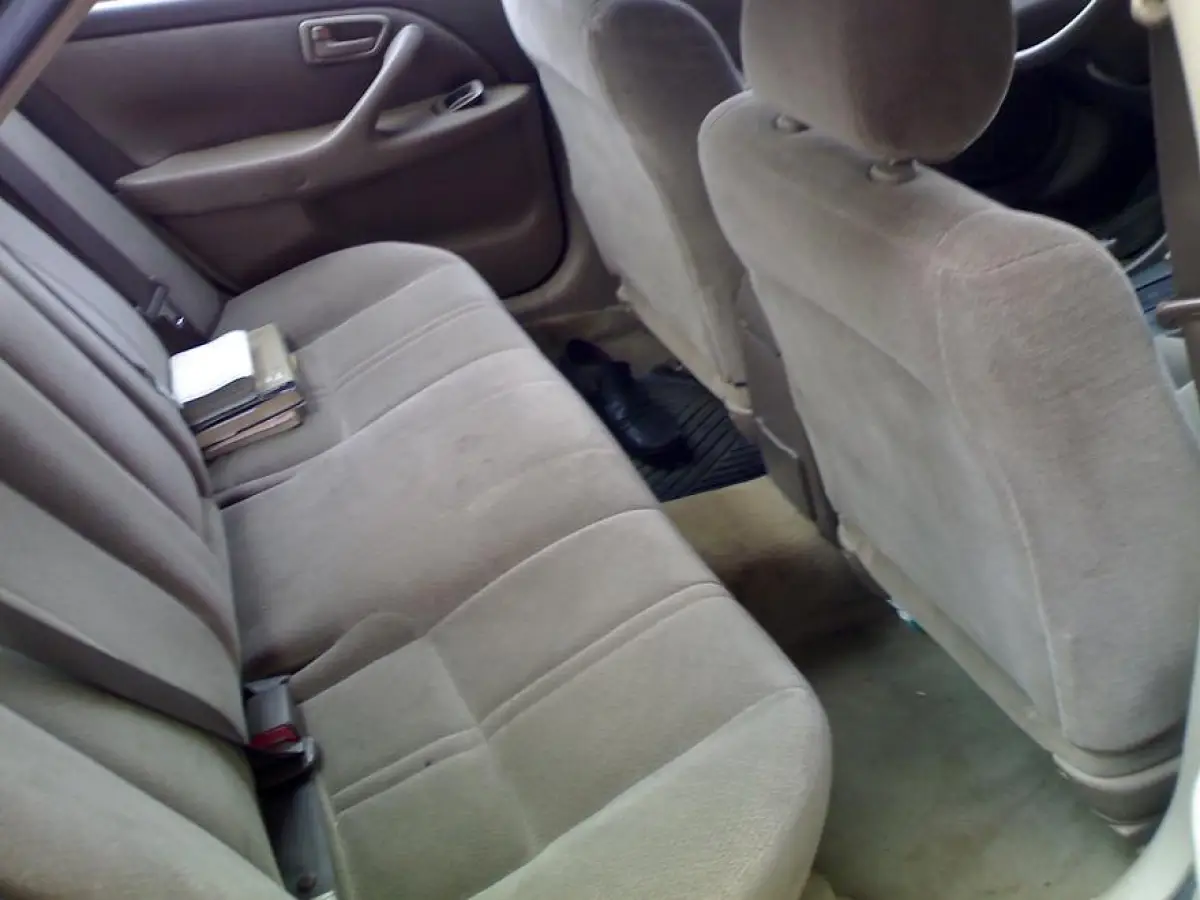 Clean Toyota Camry red color 1999 - Image 5