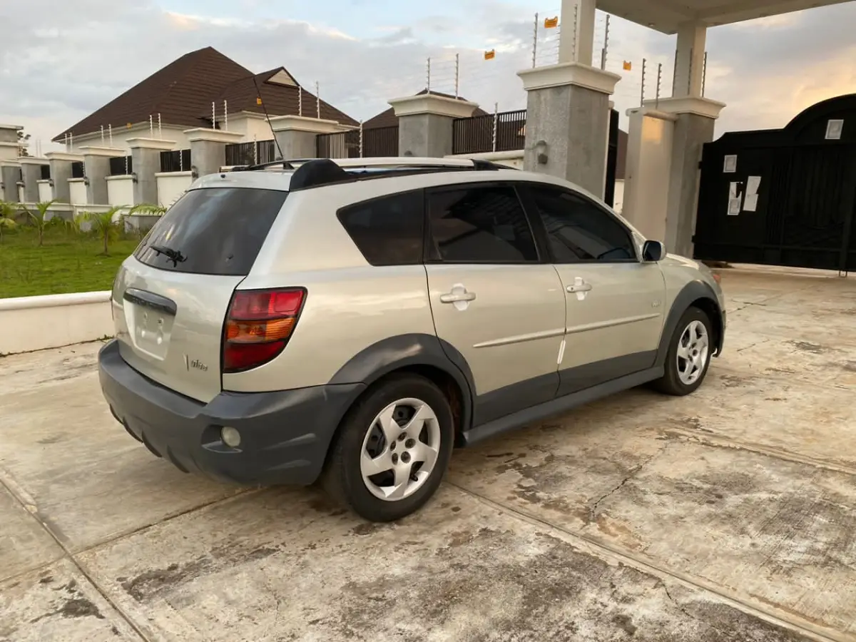 UK use Pontiac vibe 2004 - Image 1